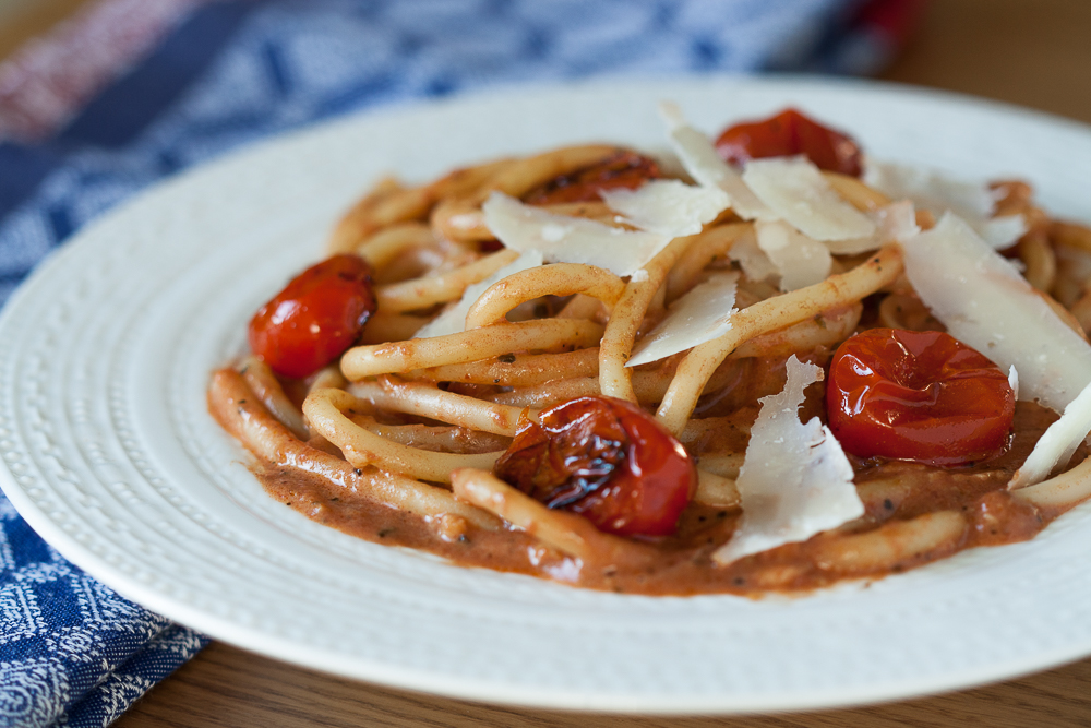 Paste cu sos de rosii si smantana Taste Bazaar Paste cu sos de rosii si smantana Taste Bazaar